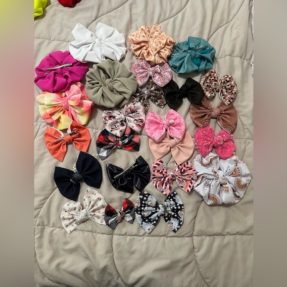 Lot of Hair Bows - Picture 3 of 10
